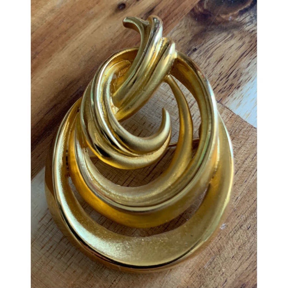 Omjent Vintage Gold Swirl Brooch Retro 90s Preppy Quiet Luxury Statement